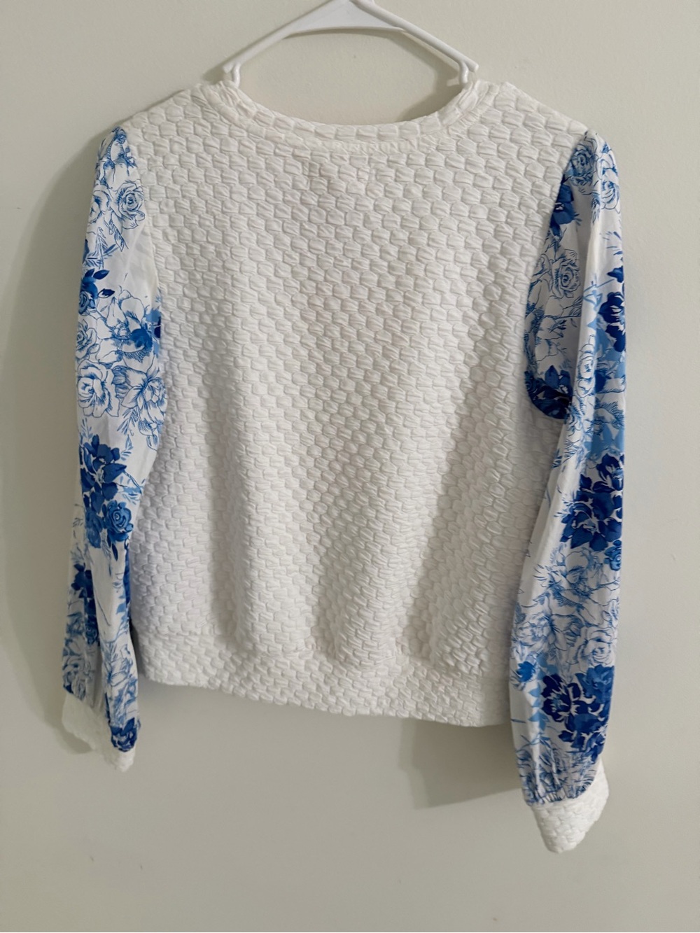 Porridge White Textured Sweatshirt with Blue Floral Balloon Sleeves Size S - Picture 3 of 7